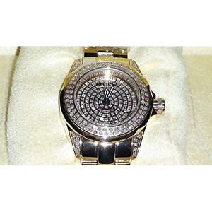 Invicta Women's Pro Diver Quartz 0.95ctw Diamond Pave Dial Bracelet Watch Model