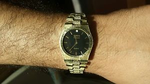Geneve Men's 10Karat Gold wristwatch