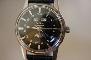 SUPERB ST. STEEL VINTAGE TRIPLE DATE MOONPHASE ZODIAC AUTOMATIC WATCH A+ CONDIT.