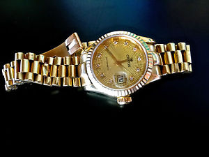 18k Solid Gold Ladies Croton Diamond Dial Watch 68 grams not working