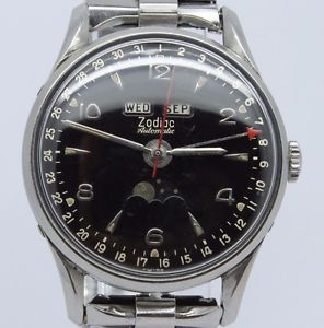 VINTAGE Zodiac Automatic Moonphase Mens 33mm Steel Mens Watch Bombe - Great Dial