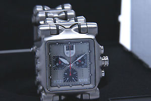 NEW IN BOX OAKLEY MEN'S MINUTE MACHINE TITANIUM / SILVER DIAL WATCH 10-194 !!