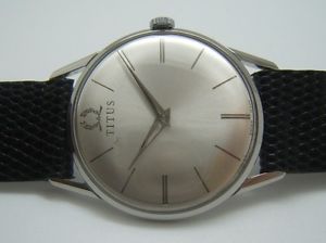 TITUS EN ACIER EXTRA PLATE MOUVEMENT PESEUX 7000 DE 1960