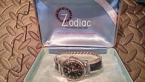 VINTAGE Zodiac Automatic Moonphase Mens Watch - Diamond 75 Jubilee