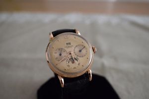 Ultra Rare Universal Geneve Triple Date Moonphase Rose Gold 18k ref.11305 Nice!