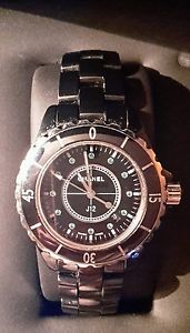 Chanel J12 H2679 mit 12 Smaragdindizes