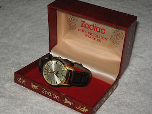 VINTAGE ZODIAC RARE AUTOMATIC DAY & DATE MOONPHASE MEN'S WATCH & ORIGINAL BOX