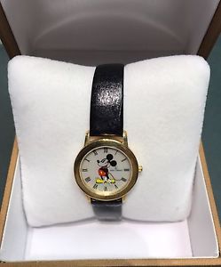 Disney Mickey Mouse 18kt Mother-of-Pearl Dial Ladies Watch