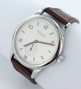 Nomos CLUB DATE Montre hommes à remonter manuellement 39mm Acier BOX PAPIERE