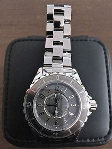 Chanel J12 Chromatic Céramique de Titane - 33 mm Mouvement quartz de haute préci