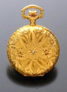 RARE 14K GOLD LADIES WALTHAM LAPEL PENDANT WATCH WITH BLACK DIAL ANTIQUE CA1915