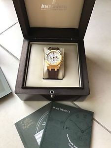 Audemars Piguet Royal Oak Chronograph Solid 18K Yellow Gold - 39mm