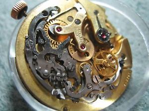 VINTAGE 1940 UNIVERSAL GENEVE 481 TRICOMPAX MOVEMENT COMPLETE - SPARES OR REPAIR