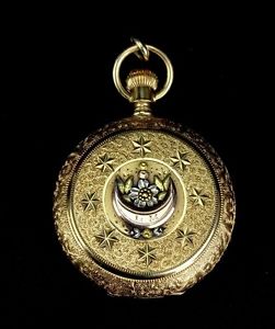Beautiful 19th Century Waltham 18K Solid Yellow Gold Hunting Case Pocket Watch