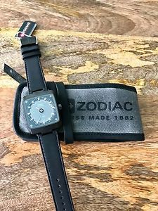 ZODIAC ASTROGRAPHIC BLACK FLOATING DIAL ZO6605 LE SWISS MADE AUTOMATIC WATCH NEW