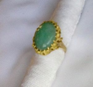 vintage 5 ct green jade ring, 18ct gold