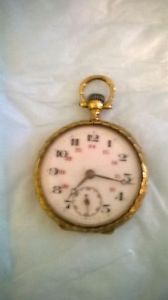 Montre or jauneFAIRE OFFRES ACCEPTABLES POUR PLACEMENT OU AUTRES.