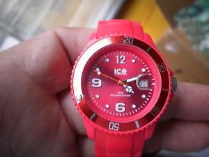 Ice-Watch Unisex SI.RD.U.S.09 Sili Collection Red Plastic and Silicone Watch