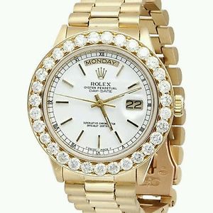 Gold watch 1107