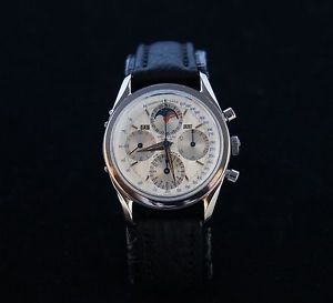 VINTAGE UNIVERSAL GENEVE TRI-COMPAX CHRONOGRAPH MOON PHASE & 3 DATE STRIPED DIAL