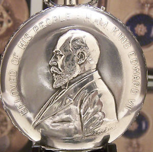 C1910 RARE ANTIQUE REPOUSSE SOLID SILVER KING EDWARD COMMEMORATIVE POCKET WATCH
