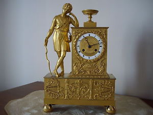 BELLISSIMA PENDOLA FRANCESE IN BRONZO DORATO AL MERCURIO - PERIODO IMPERO . 1820