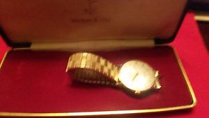 18CT solid gold walker& hall gents wrist watch