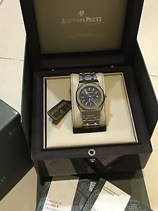 Audemars Piguet Royal Oak blue dial 39mm 15300 box + papers MINTY