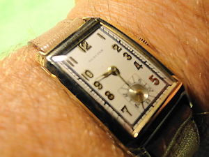 LOOK!!....14K GOLD - GLYCINE Wristwatch - Late 40's early 50's ... NEAR MINT!!