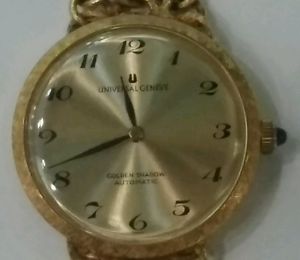 UNIVERSAL GENEVA VINTAGE WATCH 18k YELLOW GOLD