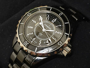 Chanel J12 33mm Black Ceramic H0682 Quartz Ladies Watch - Box/Booklet/Card