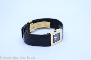 Montre Chanel matelassée en or jaune 18k.