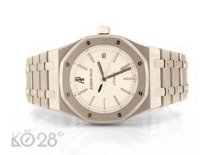 Audemars Piguet Royal Oak Edelstahl 39mm 15300ST.OO.1220ST.01 08/2007 D (10878)