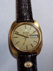 BULOVA ACCUTRON DAY & DATE VINTAGE WATCH SOLID 18K GOLD WITH GOLD BULOVA LOGO