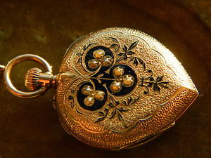 RARE ANTIQUE WOMEN'S 1890'S SOLID 14K GOLD HEART SHAPED PENDANT POCKET WATCH