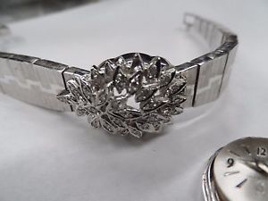 ladies vintage solid 14kt gold 17j Ulixt watch w/ flip top diamond case working